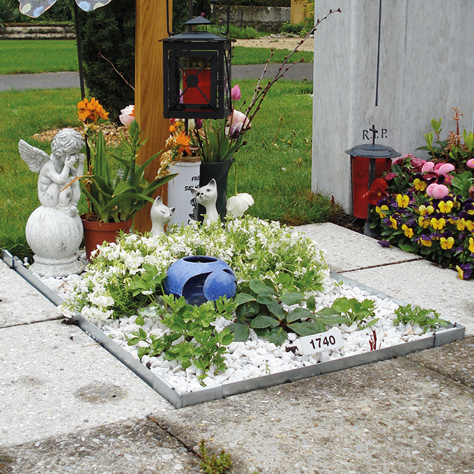 Bordure tombale acier zinguée 75 x 60 cm