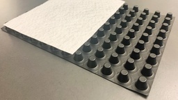 [137.880] Natte de drainage et de protection